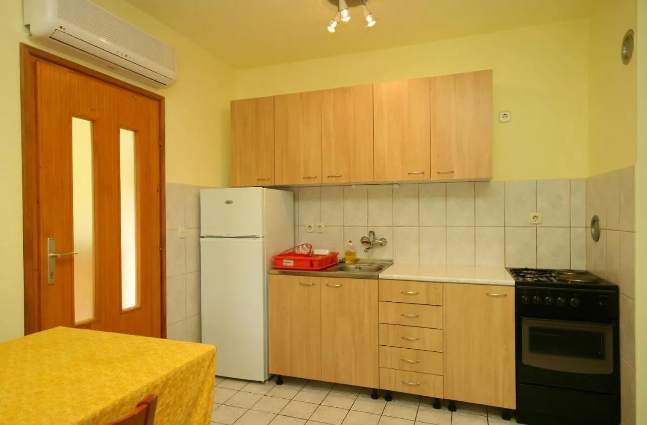 Apartments With A Parking Space Povile, Novi Vinodolski - 2398 Croatia